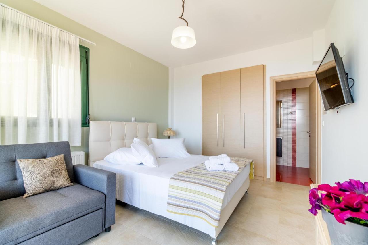 Sapphire Blue Villa Kalamítsi Exterior photo